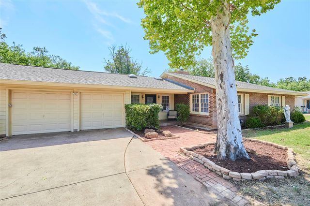 1117 Lexington Ave — Elmwood West