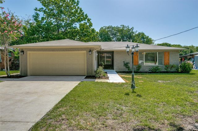 1021 Usher St — Benbrook Lakeside Add