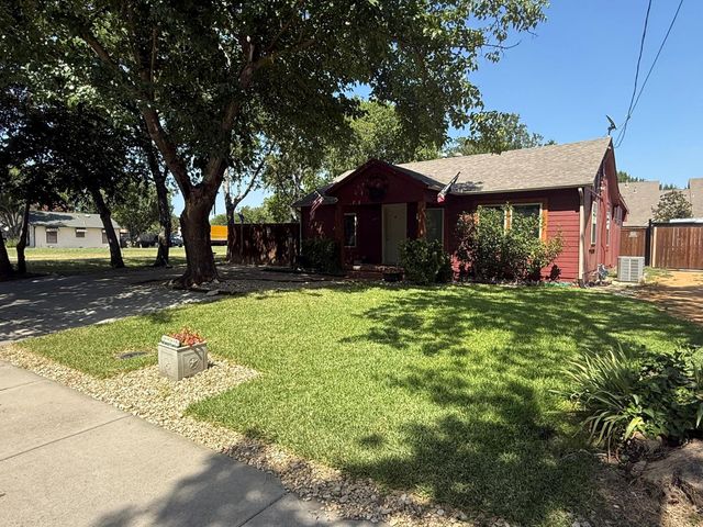 528 S Coppell Rd — JW Anderson