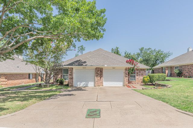 9265 Meandering Dr — Oak Hills Add