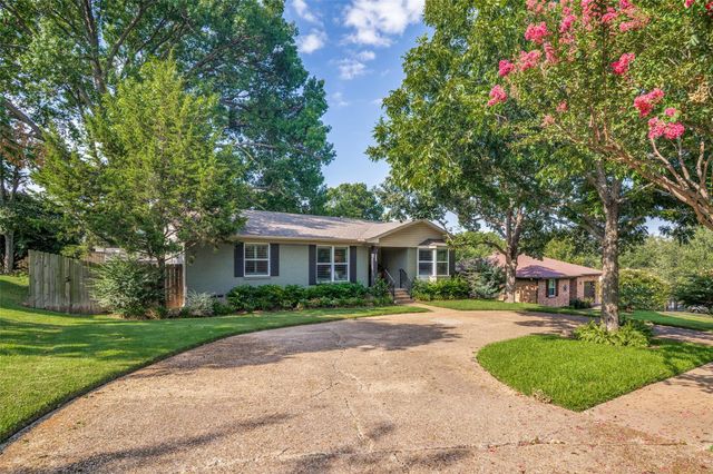 321 Westway Dr — Highwood