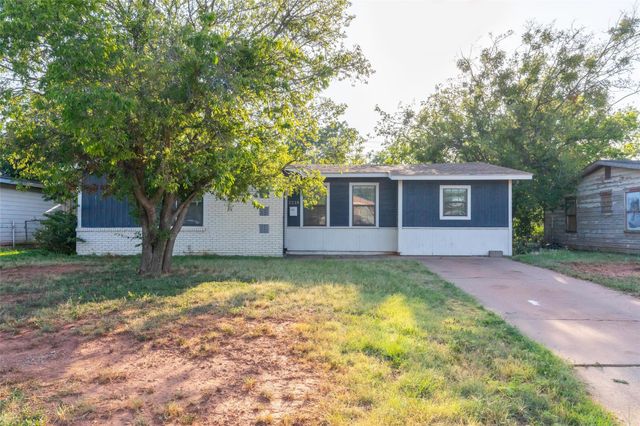 2218 N Mockingbird — Woodland