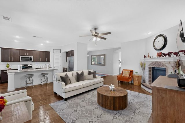 1021 Acacia Dr — West Crossing #1