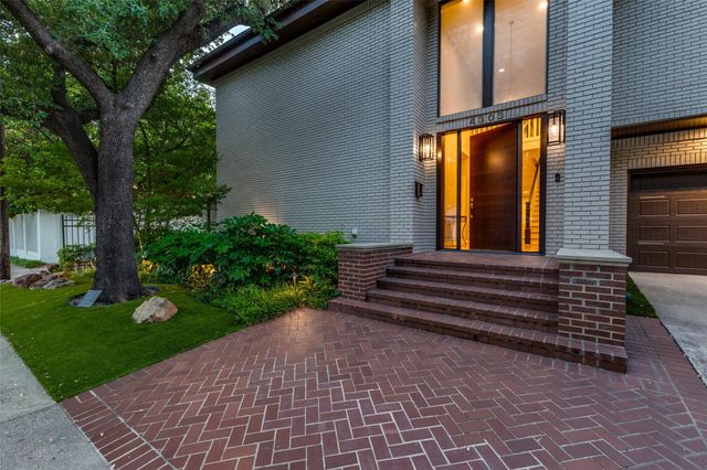 4303 University