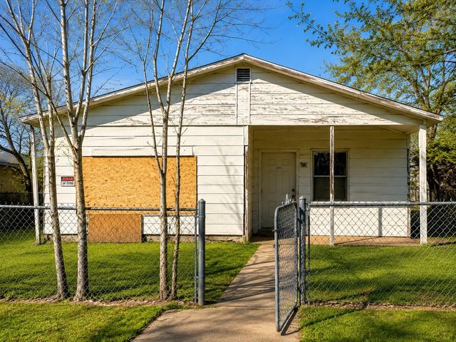 1204 N 8th St — Scotland