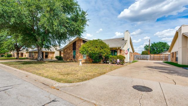 5720 Cancun Dr — Holiday West Add