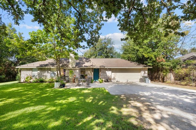 1400 E Lake Dr — Holiday Hills