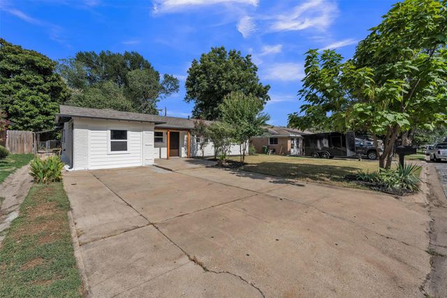 408 Simmons Dr — Anderson-Hurst Add
