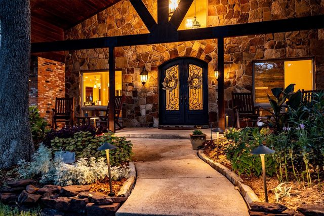 1011 Thornridge Ct — Country Club Estates 1