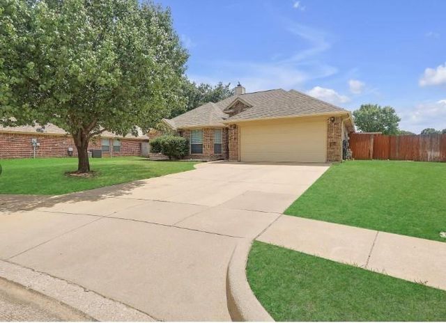 521 Acorn Ct — Courts Of Willow Creek Add