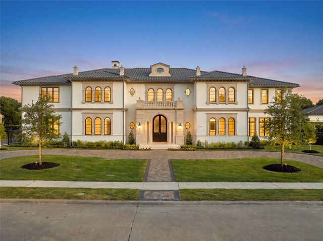 402 Lakeway