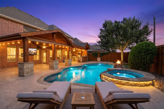 221 Chapel Hill Dr — Chapel Hill