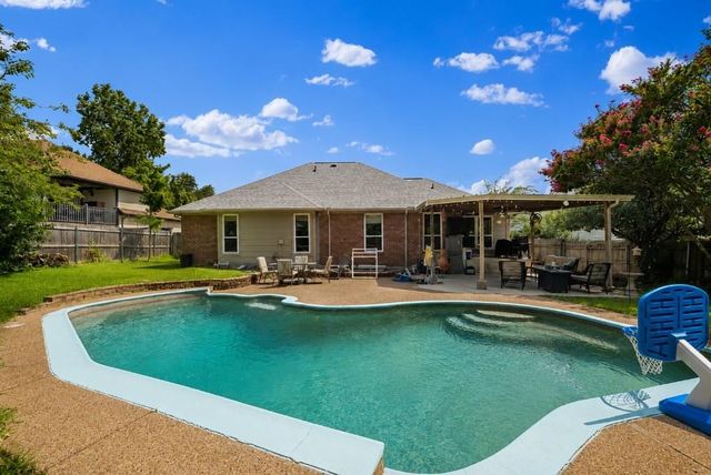 6705 Fair Oaks Dr — Foster Village Add