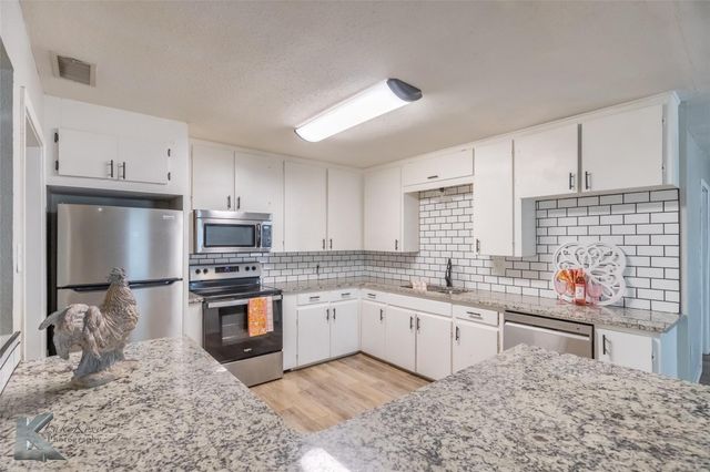 802 S Bowie Dr — Elmwood West