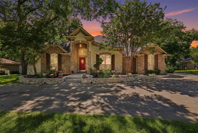 8904 Woodlawn Dr — Pecan Plantation