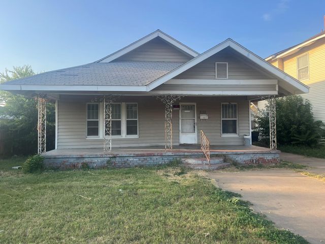 2110 9th St — Floral Heights