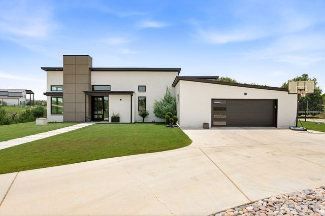 2088 Eagles Ridge Dr — Eagles Bluff Ph 4