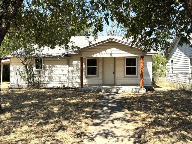 1526 Sewell St — H Young Of Campus