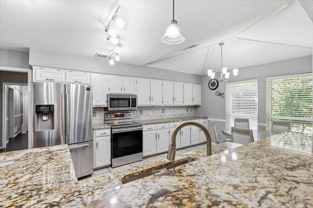 629 Park Ln — Highland Meadows