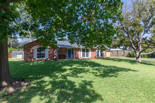 2032 Regent Dr — Brookhollow