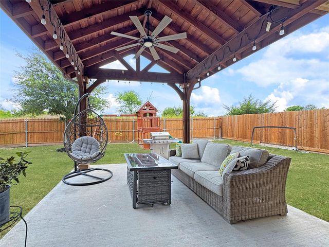 1905 Burl Ln — Pecan Grove Ph 1