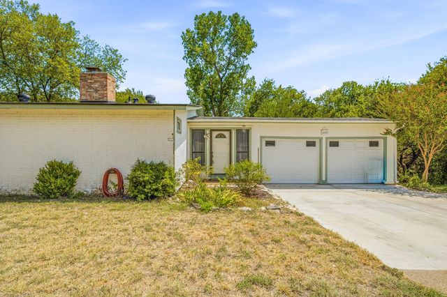 1005 Spanish Trail Dr — Spanish Trail