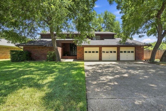 408 Arcadia St — Hurst Hills Add