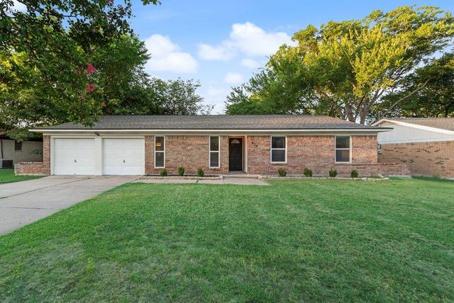 913 Childers Ave — Benbrook Lakeside Add