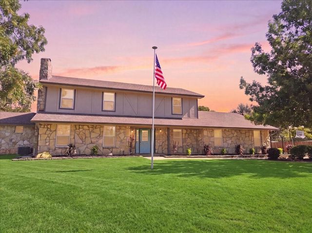 1845 Summer Ln — Summer Ridge Estates Add