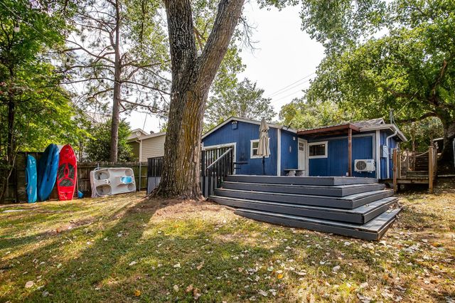1130 W Lake Dr — Lake Weatherford