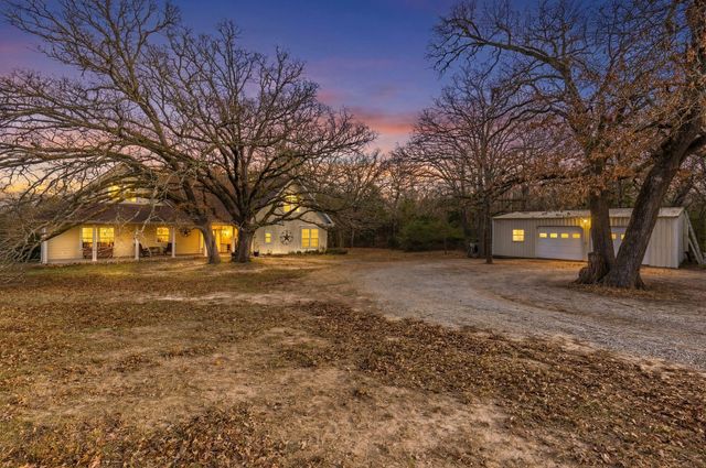 1801 Private Road 3340 — A1043 TENNISON THOMAS R,TRACT 7, ACRES 27.911,