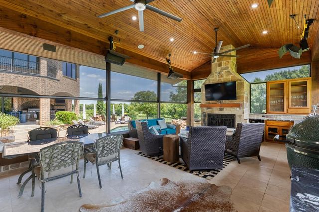 209 Crystal Ct — Crystal Shores