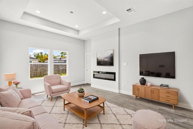 310 Dixon St — Highland