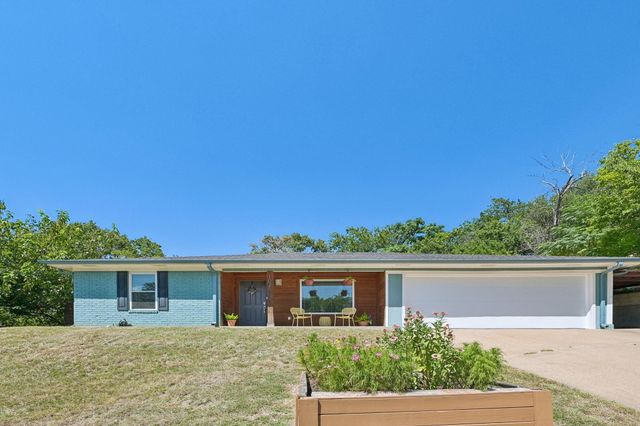 1025 Wedgewood Dr — Southwood