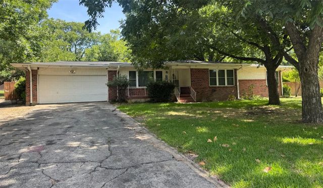 3703 Pecan Park Dr — Highland Park