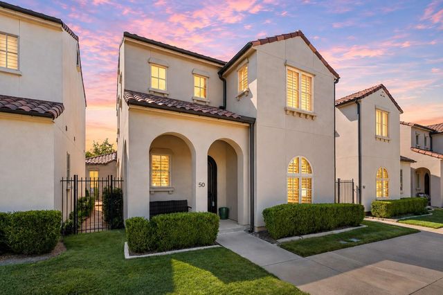 50 Village Ln — Village At Colleyville Condos