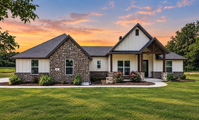 606 Central Rd — Glenhollow Ranch