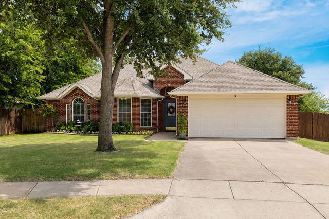 301 Carriage Ln — Courts Of Willow Creek Add