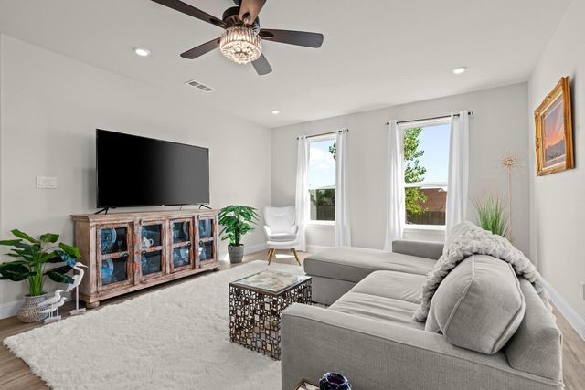 2415 Beverly Dr — Canyon Creek