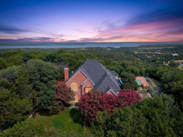 616 Redbud Ct — Juniper Ridge