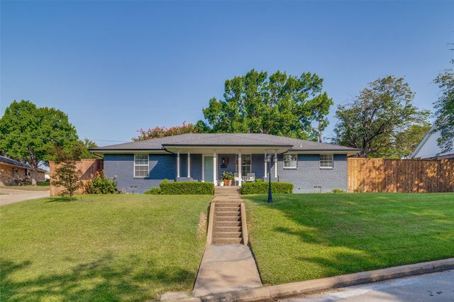 301 Valley Dr — Highwood