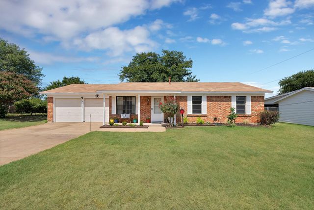 825 E Prairie View Rd — Crowley Park Add