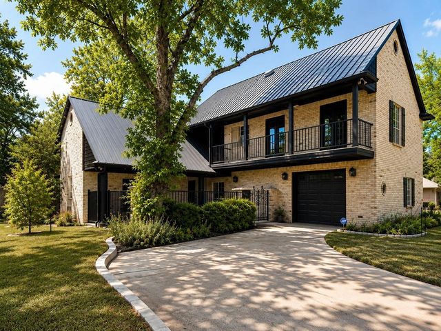8903 Ravenswood Rd — Pecan Plantation Un 12