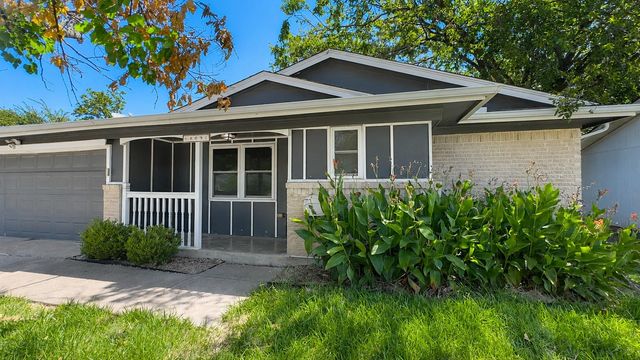 809 Memorial Dr — Holiday Terrace