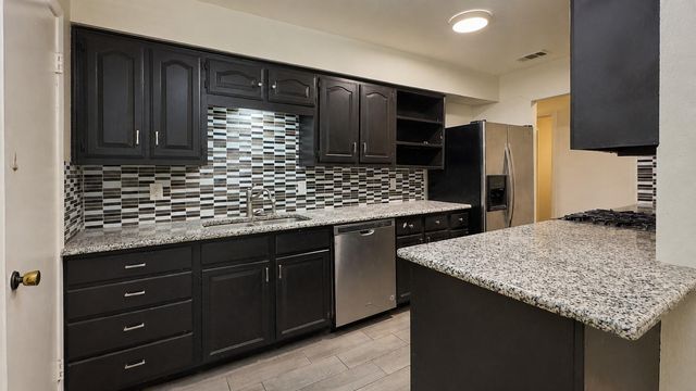 809 Memorial Dr — Holiday Terrace