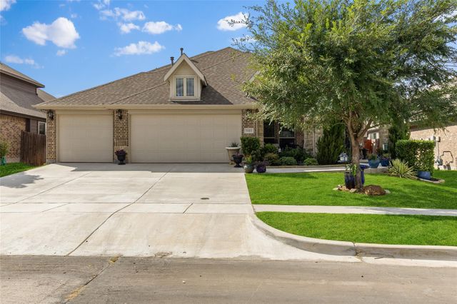 949 Mangrove Dr — Woodcreek Ph 2-D1