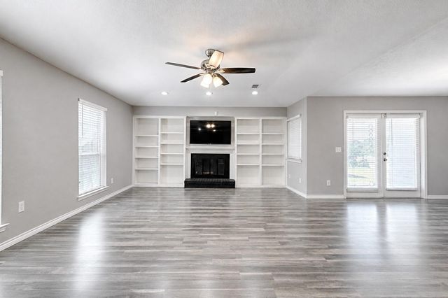 1223 Sequoia Dr — Lynnwood Estates