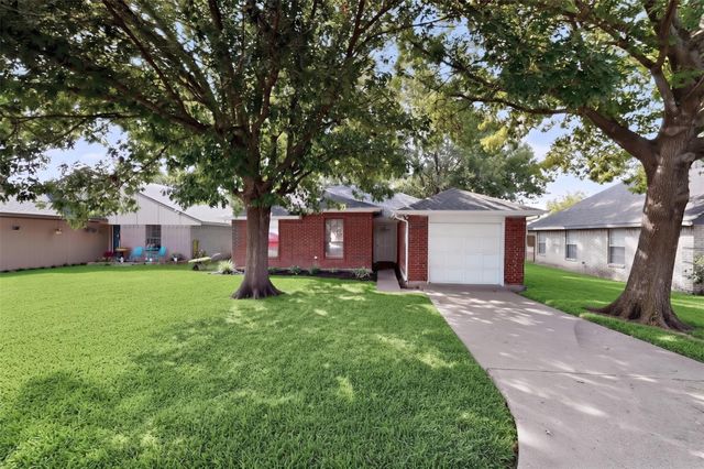 579 Trout St — Rockwall Lake Estate #1