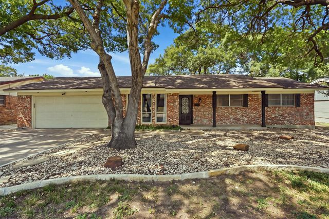 5709 Starlight Dr — Diamond Oaks North Add