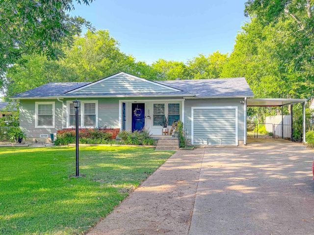602 Richmond Ln — Town